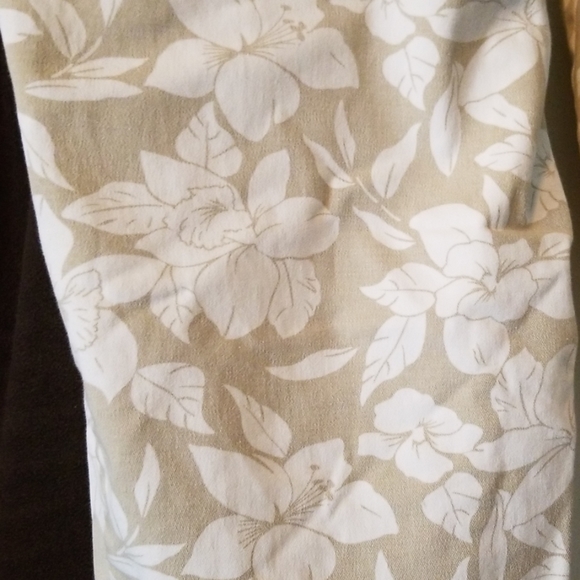 Capris .... - Picture 2 of 3